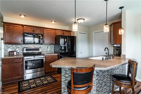 365 Springbrook Cir, Elyria, OH 44035 photo 16