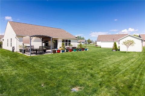 365 Springbrook Cir, Elyria, OH 44035 photo 6