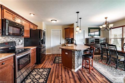 365 Springbrook Cir, Elyria, OH 44035 photo 15