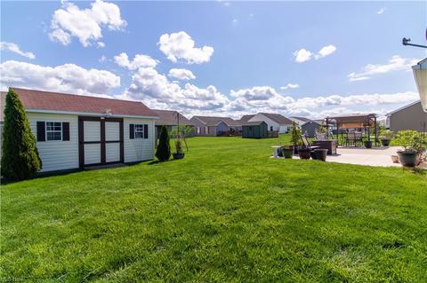 365 Springbrook Cir, Elyria, OH 44035 photo 3