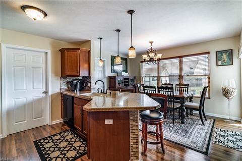 365 Springbrook Cir, Elyria, OH 44035 photo 14