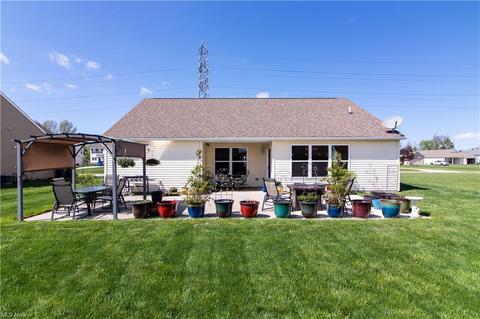 365 Springbrook Cir, Elyria, OH 44035 photo 5