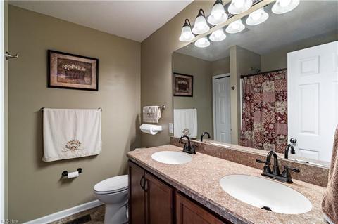 365 Springbrook Cir, Elyria, OH 44035 photo 23