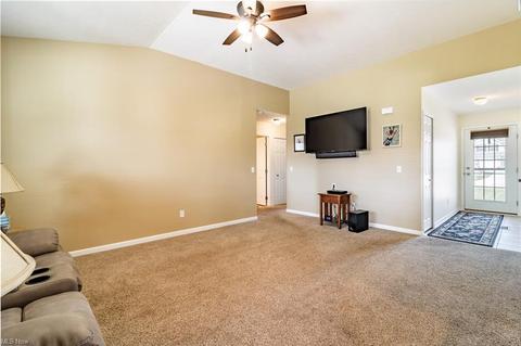 365 Springbrook Cir, Elyria, OH 44035 photo 11
