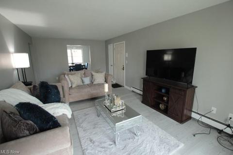 7392 Eisenhower Dr #3, Boardman, OH 44512 photo 2