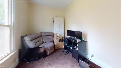 538 W 58th St, Ashtabula, OH 44004 photo 4