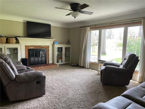 1133 E Ridgewood Dr, Seven Hills, OH 44131 photo 3