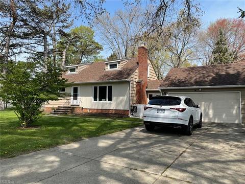 1133 E Ridgewood Dr, Seven Hills, OH 44131 photo 2
