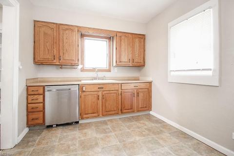 4703 Maplecrest Ave, Parma, OH 44134 photo 10