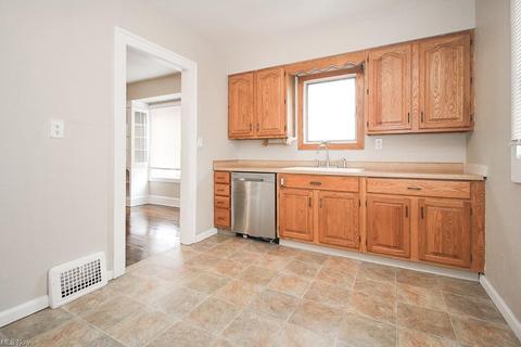 4703 Maplecrest Ave, Parma, OH 44134 photo 13