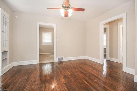 4703 Maplecrest Ave, Parma, OH 44134 photo 8