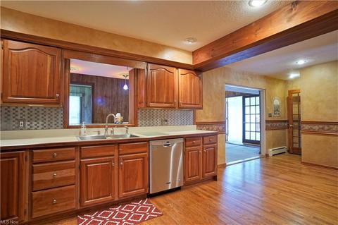 5810 Memory Dr, New Franklin, OH 44319 photo 12