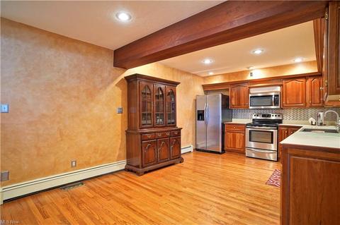 5810 Memory Dr, New Franklin, OH 44319 photo 8