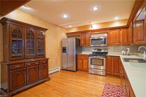 5810 Memory Dr, New Franklin, OH 44319 photo 9