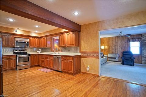 5810 Memory Dr, New Franklin, OH 44319 photo 11