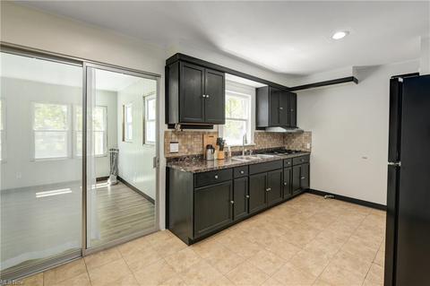 702 E 34th St, Lorain, OH 44055 photo 9