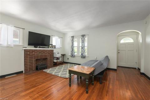 702 E 34th St, Lorain, OH 44055 photo 4