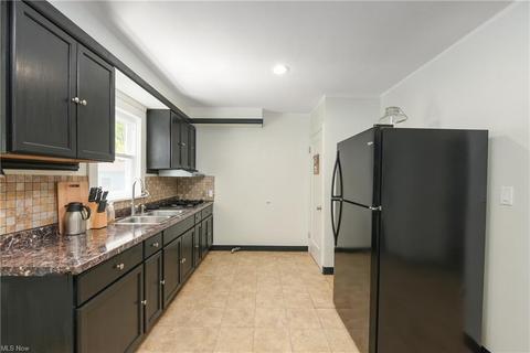 702 E 34th St, Lorain, OH 44055 photo 10
