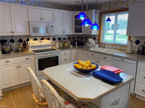 145 Evans Dr, Coshocton, OH 43812 photo 4