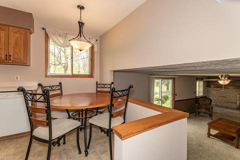 6020 Sequoia Dr, Parma, OH 44134 photo 3
