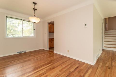 6020 Sequoia Dr, Parma, OH 44134 photo 4