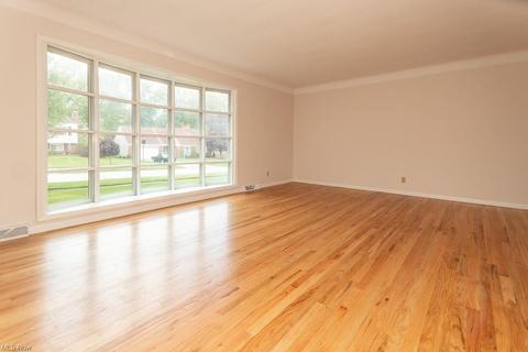 6020 Sequoia Dr, Parma, OH 44134 photo 17