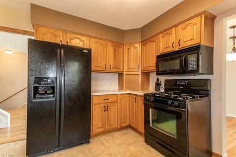 6020 Sequoia Dr, Parma, OH 44134 photo 12