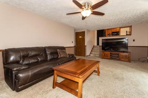 6020 Sequoia Dr, Parma, OH 44134 photo 20