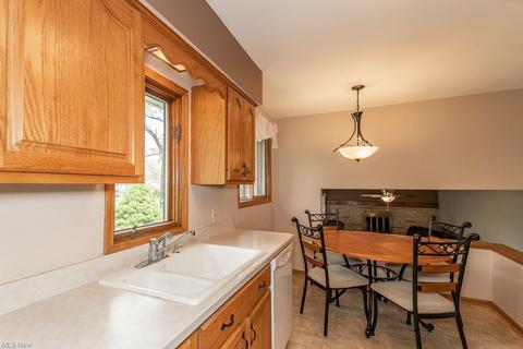 6020 Sequoia Dr, Parma, OH 44134 photo 13