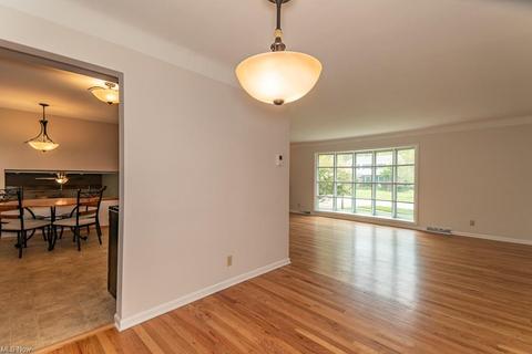 6020 Sequoia Dr, Parma, OH 44134 photo 15