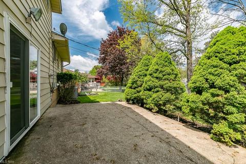 6020 Sequoia Dr, Parma, OH 44134 photo 9