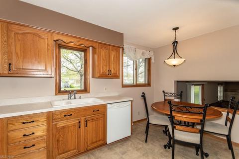 6020 Sequoia Dr, Parma, OH 44134 photo 14