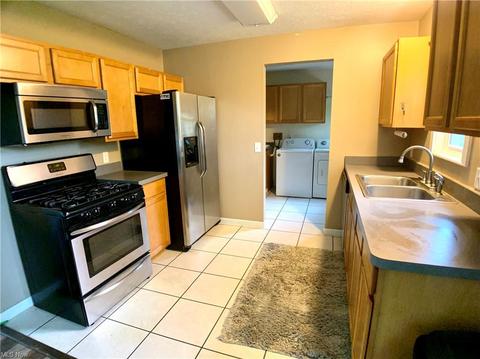 9834 Blanton Dr, Windham, OH 44288 photo 4