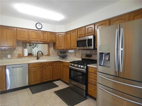 120 Waters Edge Dr, Elyria, OH 44035 photo 4