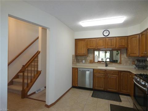 120 Waters Edge Dr, Elyria, OH 44035 photo 6