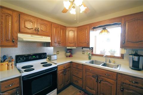4819 Redfern Rd, Parma, OH 44134 photo 2