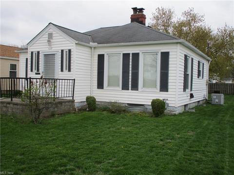 429 Poplar St, Elyria, OH 44035 photo 2