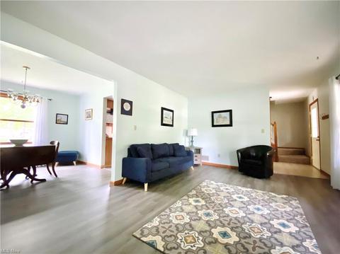 6631 Memory Ln, Mentor, OH 44060 photo 2