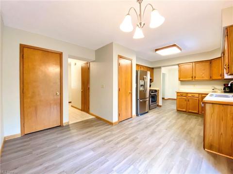 6631 Memory Ln, Mentor, OH 44060 photo 4