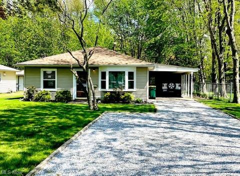 4607 Willowbrook Dr, Mentor, OH 44060 photo 2