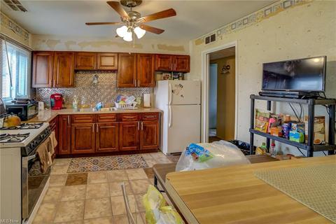 700 Hemlock Dr, Euclid, OH 44132 photo 11