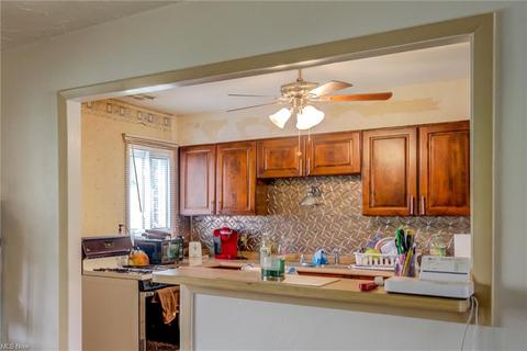 700 Hemlock Dr, Euclid, OH 44132 photo 12