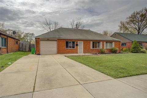700 Hemlock Dr, Euclid, OH 44132 photo 2