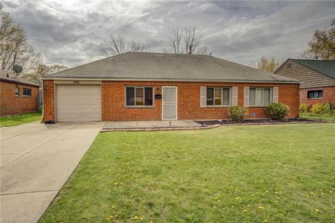 700 Hemlock Dr, Euclid, OH 44132 photo 1