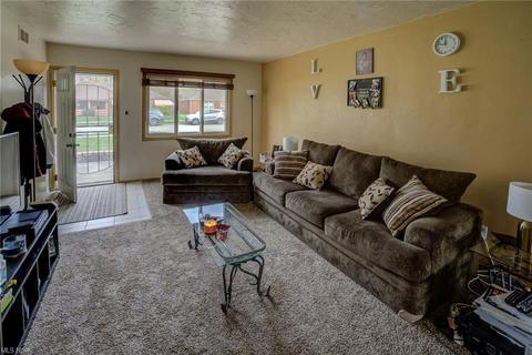 700 Hemlock Dr, Euclid, OH 44132 photo 3