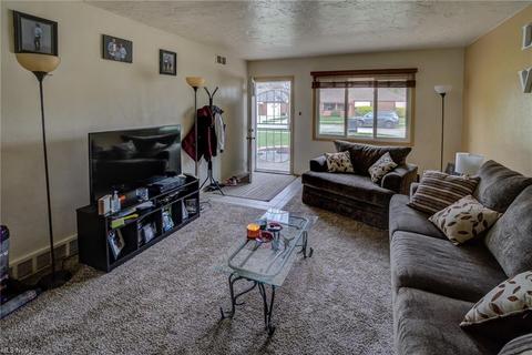 700 Hemlock Dr, Euclid, OH 44132 photo 4