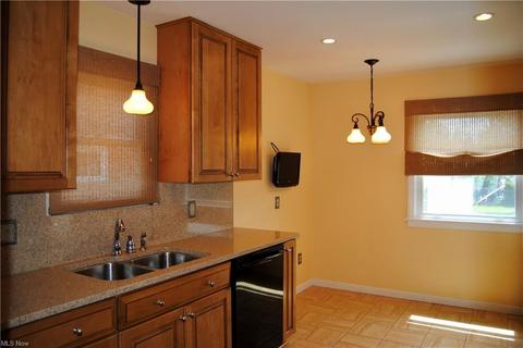 3907 Pershing Ave, Parma, OH 44134 photo 12