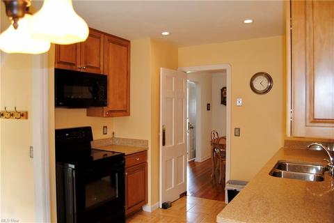 3907 Pershing Ave, Parma, OH 44134 photo 14