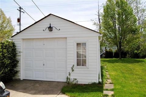 3907 Pershing Ave, Parma, OH 44134 photo 4