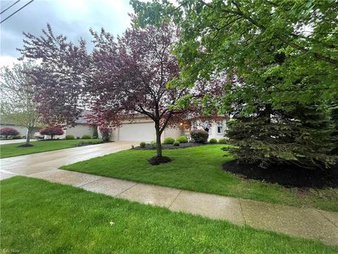 708 Parkview Dr, Dover, OH 44622 photo 2